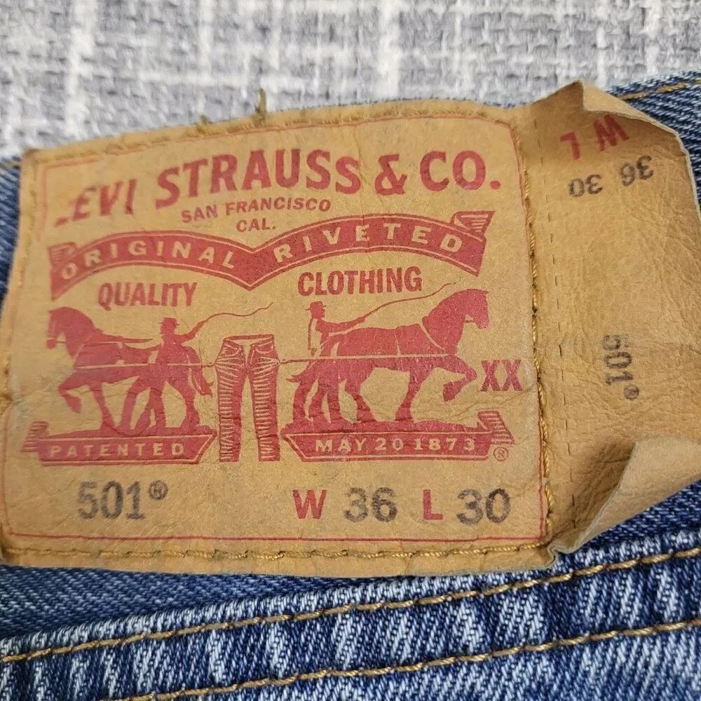 Levi's 501 Jeans Original Button Fly Straight Leg Lt-Med 38X30 (act. in pics)